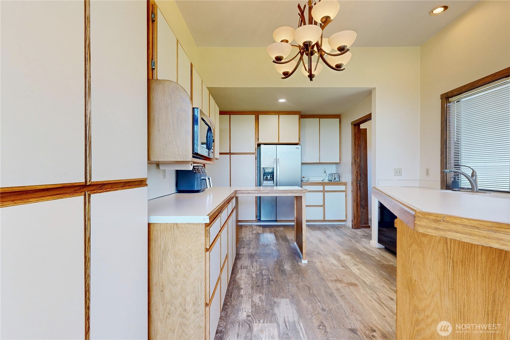 457 Prospect Avenue Walla Walla, WA 99362 - Photo 11 of 40 a kitchen view with microwave a stove and cabinets