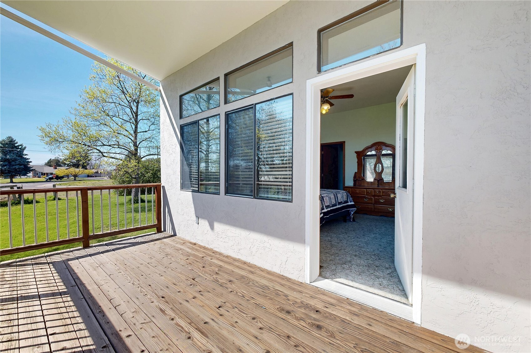 457 Prospect Avenue Walla Walla, WA 99362 - Photo 20 of 40 a view of a balcony with window