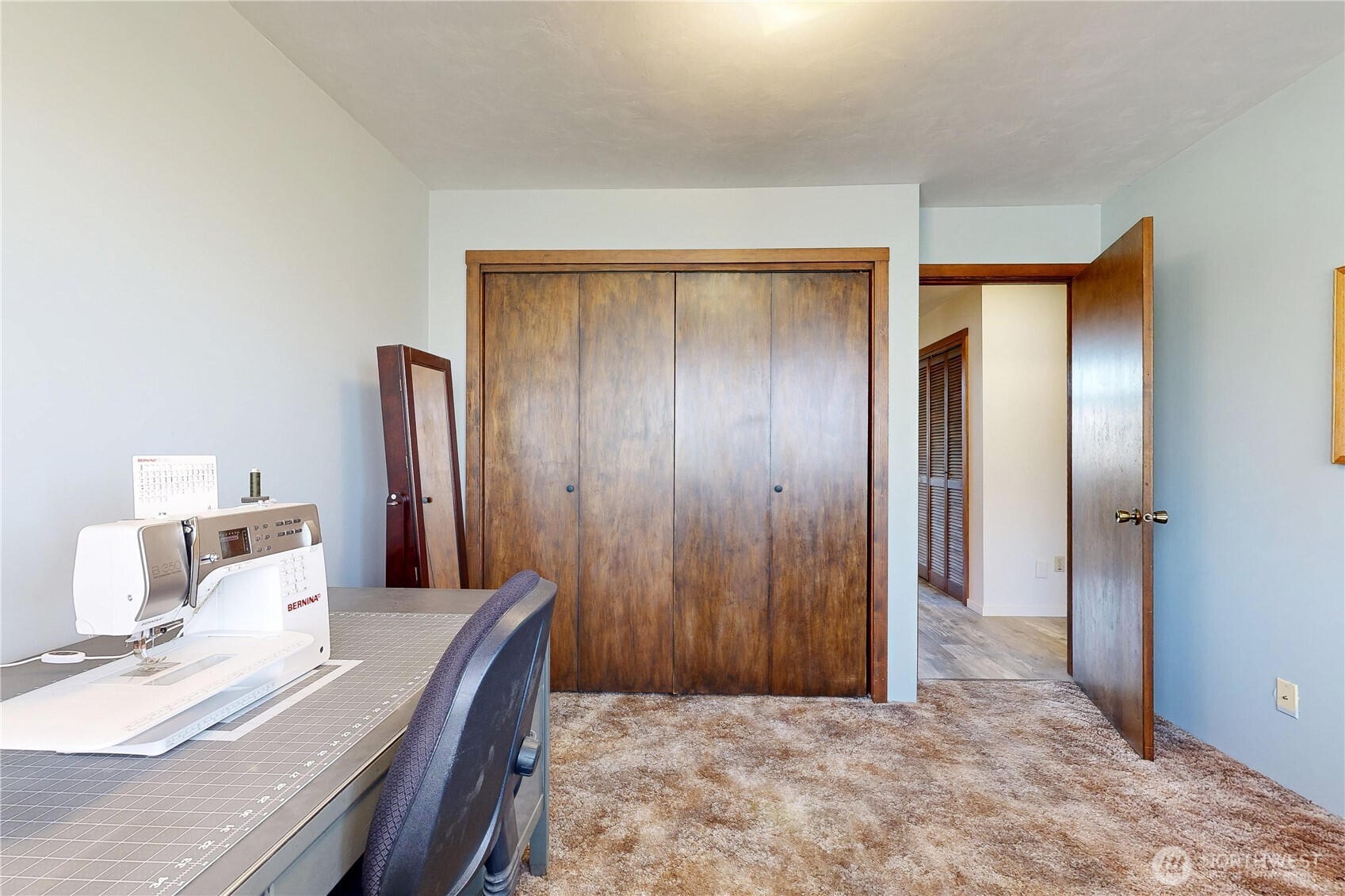 457 Prospect Avenue Walla Walla, WA 99362 - Photo 22 of 40 a view of a bathroom with mirror and shower