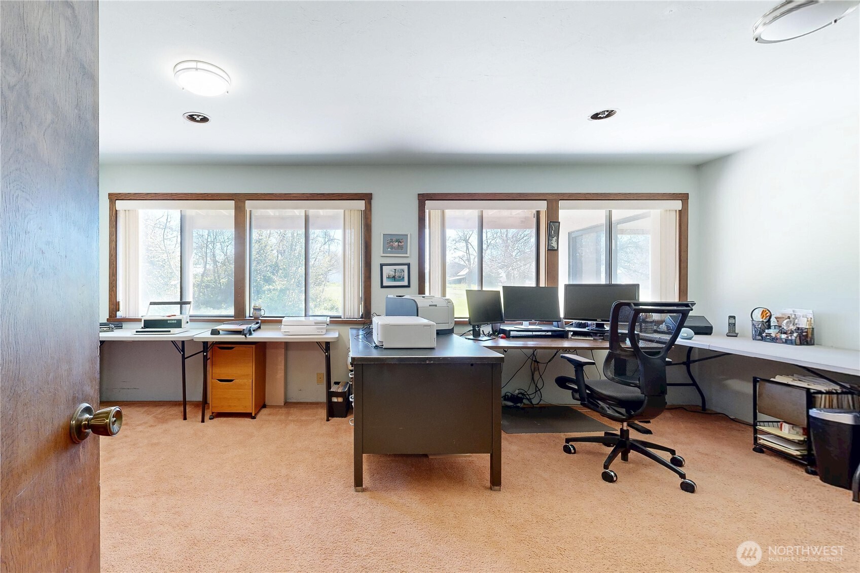457 Prospect Avenue Walla Walla, WA 99362 - Photo 30 of 40 a view of a workspace with furniture and a window