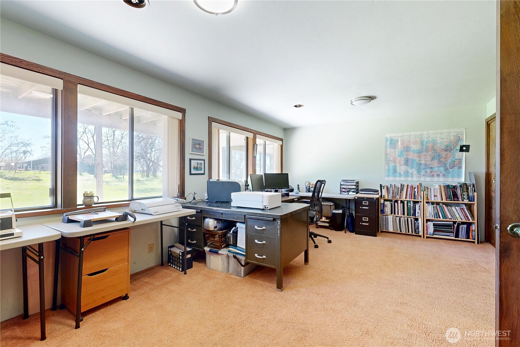 457 Prospect Avenue Walla Walla, WA 99362 - Photo 31 of 40 a view of a workspace with furniture and a window