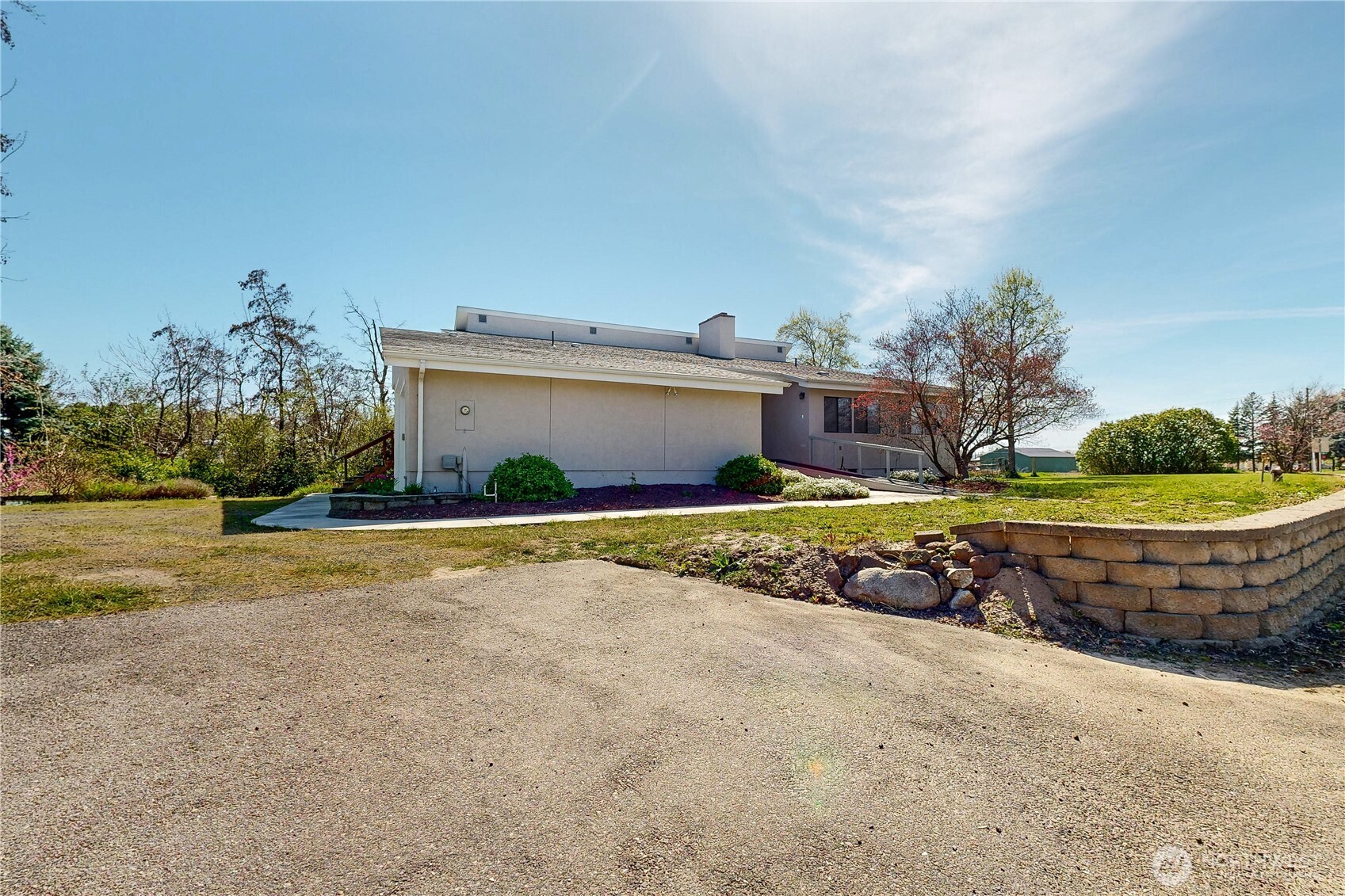 457 Prospect Avenue Walla Walla, WA 99362 - Photo 39 of 40 a view of a house with a yard and a large parking space
