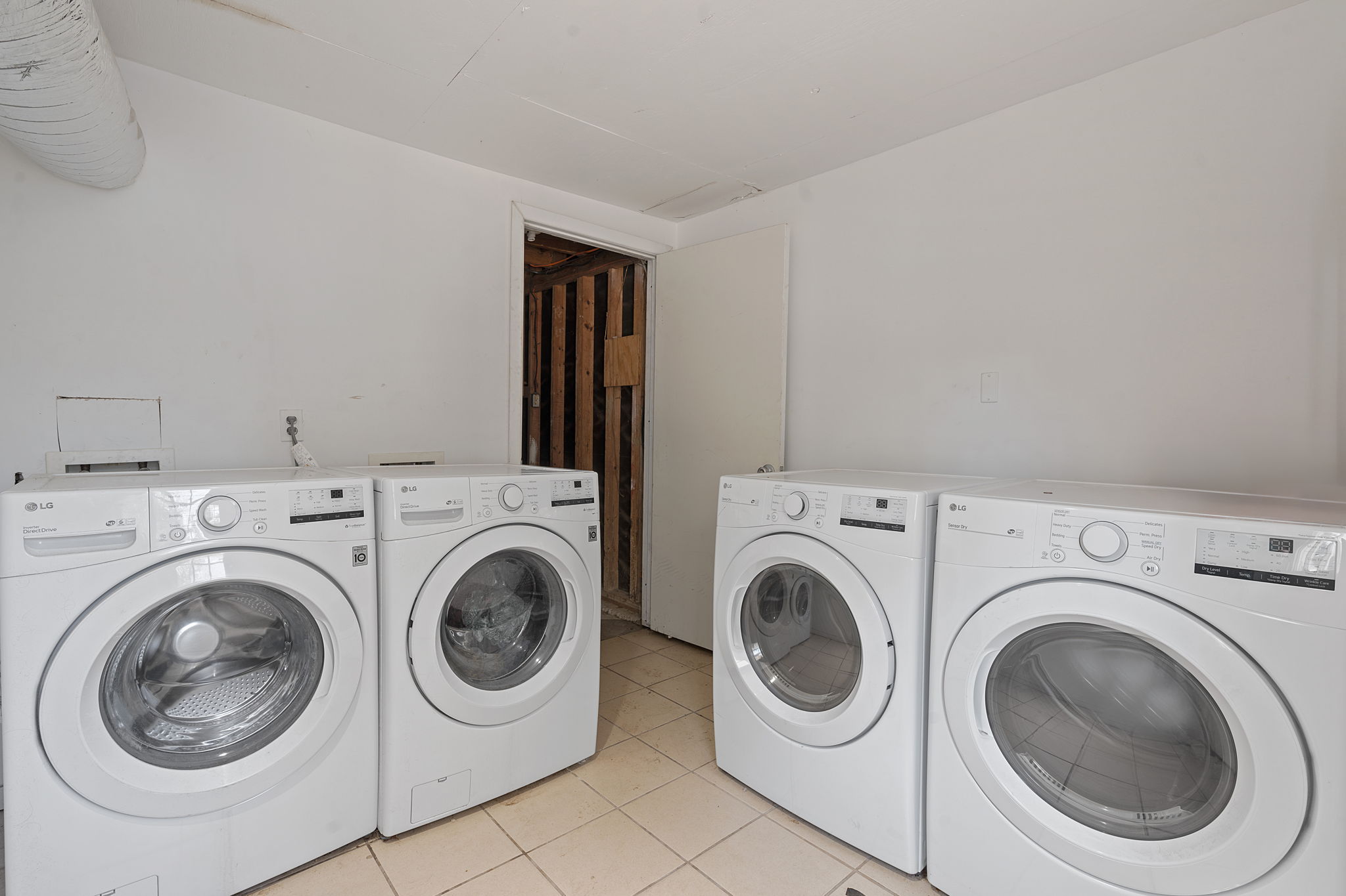 1700 Northwood Road Austin, TX 78703 - Photo 37 of 40 a utility room with dryer and washer