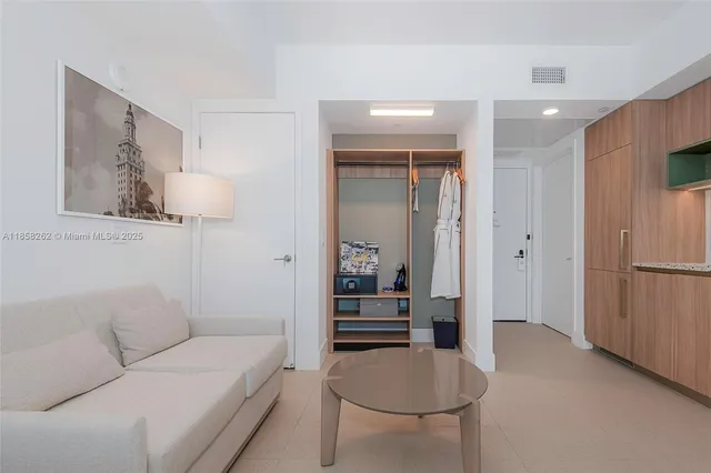 $2,800 | 159 Northeast 6th Street, Unit 2512, Miami, FL 33132