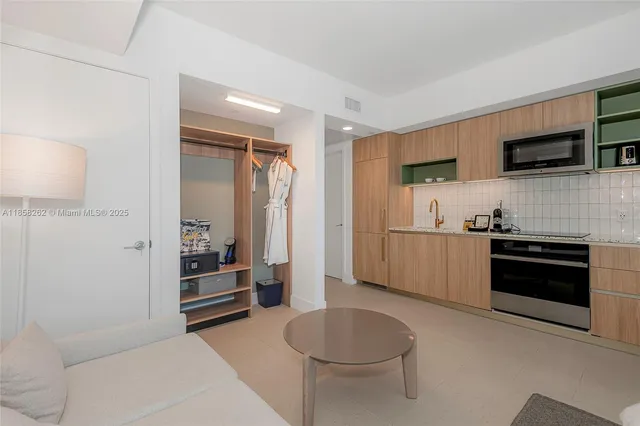 $2,800 | 159 Northeast 6th Street, Unit 2512, Miami, FL 33132