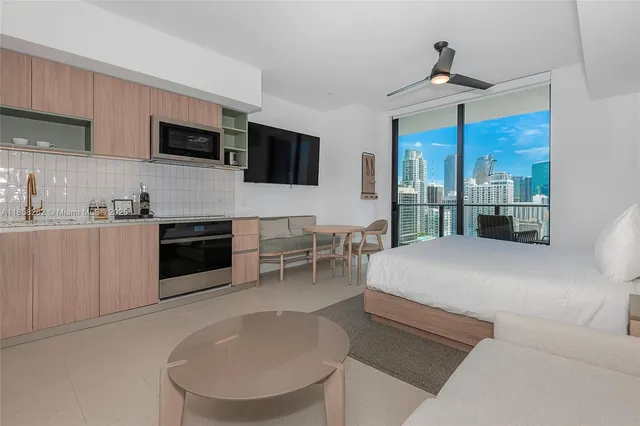 $2,800 | 159 Northeast 6th Street, Unit 2512, Miami, FL 33132