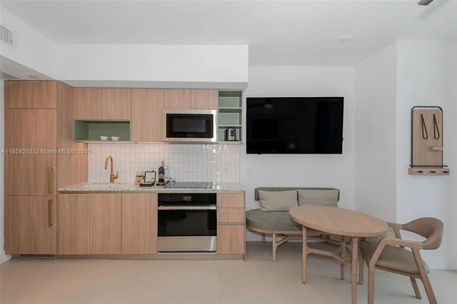 $2,800 | 159 Northeast 6th Street, Unit 2512, Miami, FL 33132