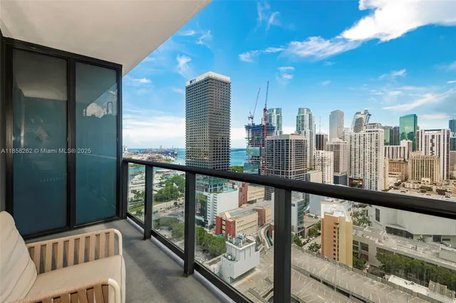 $2,800 | 159 Northeast 6th Street, Unit 2512, Miami, FL 33132