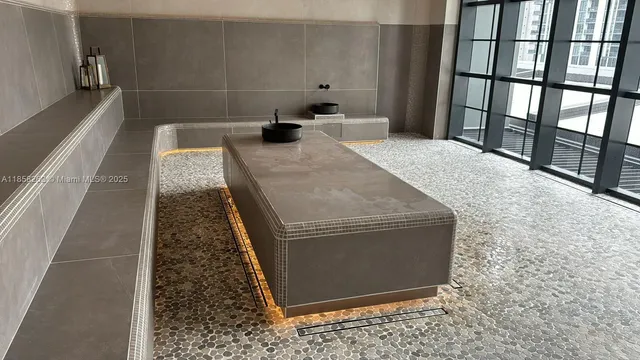 $2,800 | 159 Northeast 6th Street, Unit 2512, Miami, FL 33132