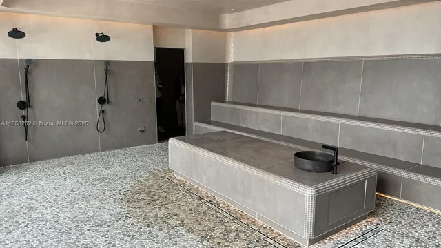 $2,800 | 159 Northeast 6th Street, Unit 2512, Miami, FL 33132