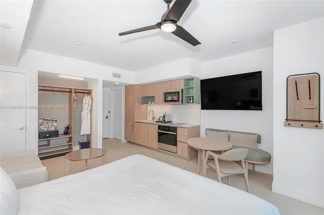 $2,800 | 159 Northeast 6th Street, Unit 2512, Miami, FL 33132