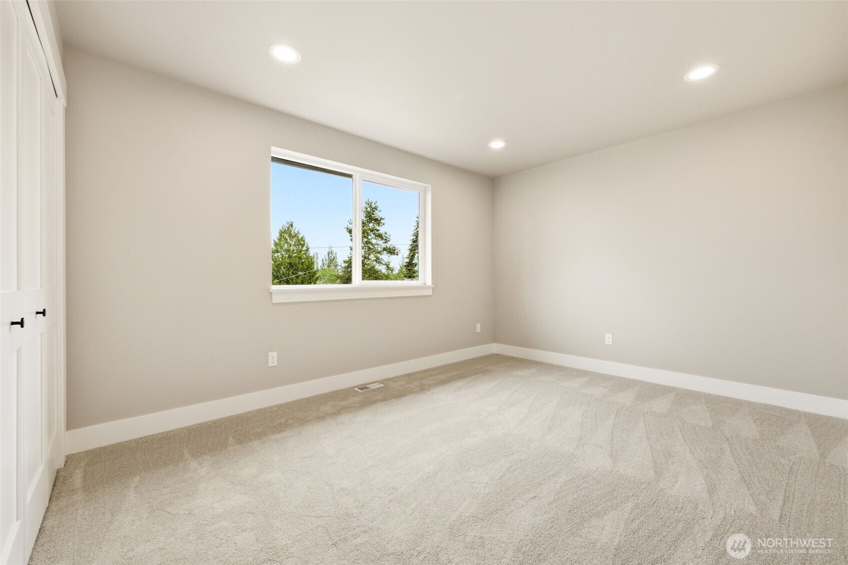 10202 44th Avenue Southwest Seattle, WA 98146 - Photo 23 of 35