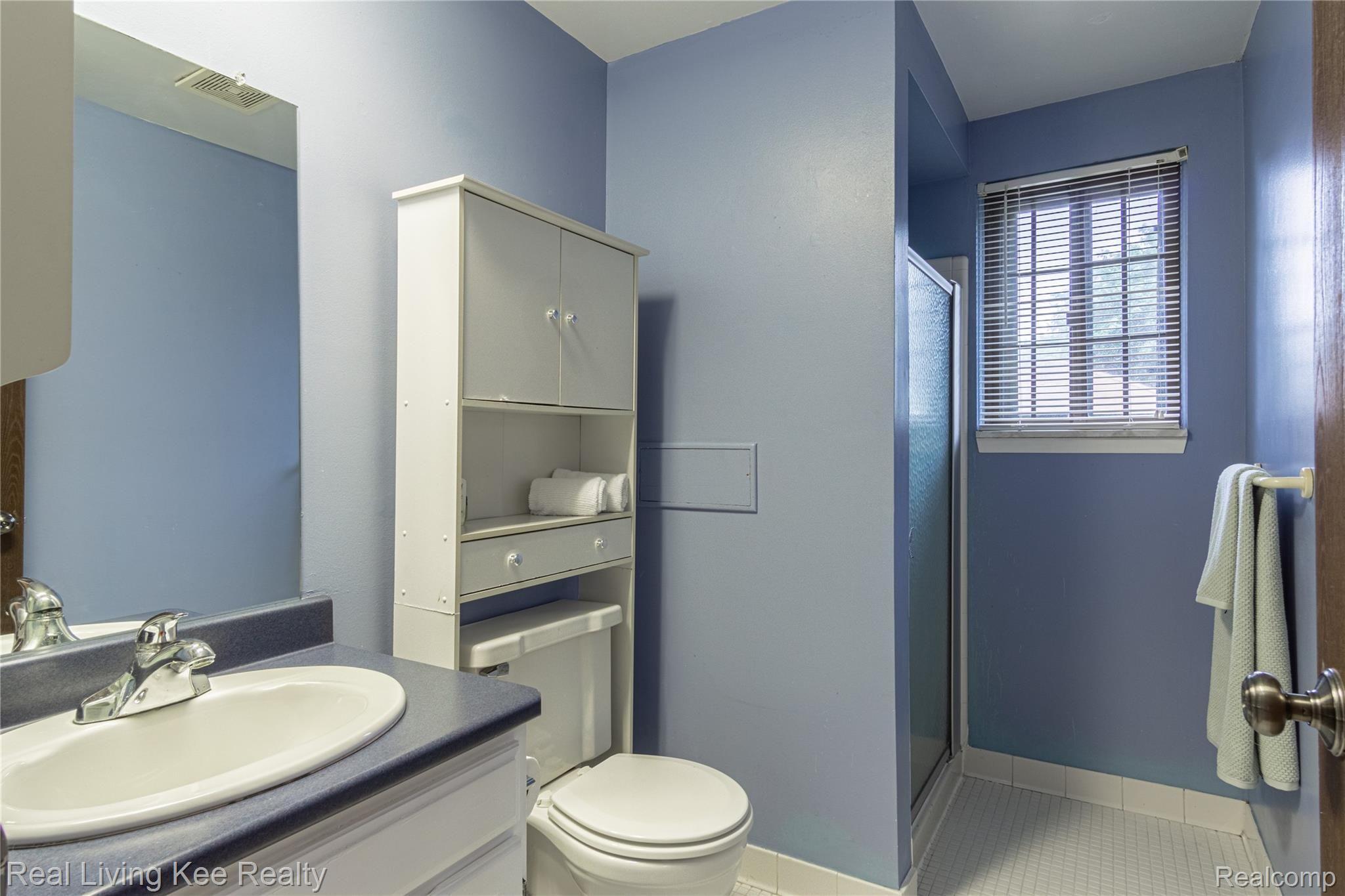 1870 Allenway Court Rochester, MI 48309 - Photo 21 of 40 Master Bathroom
