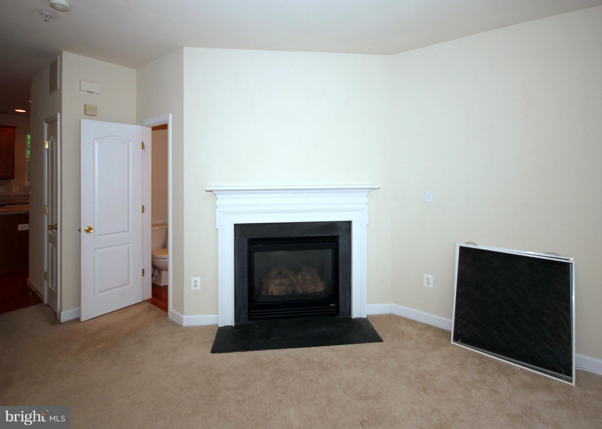 8102 Mississippi Road Laurel, MD 20724 - Photo 15 of 29 Living Room