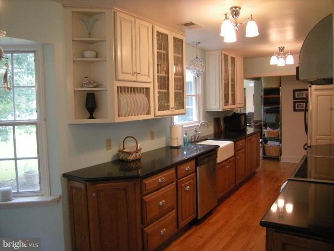 7114 Coventry Road Alexandria, VA 22306 - Photo 3 of 28 Kitchen