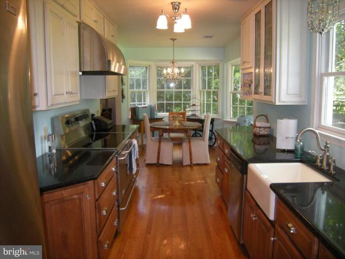 7114 Coventry Road Alexandria, VA 22306 - Photo 22 of 28 Kitchen/Dining Room