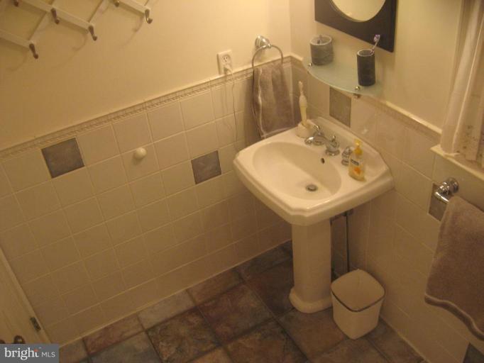 7114 Coventry Road Alexandria, VA 22306 - Photo 7 of 28 Master Bath #2