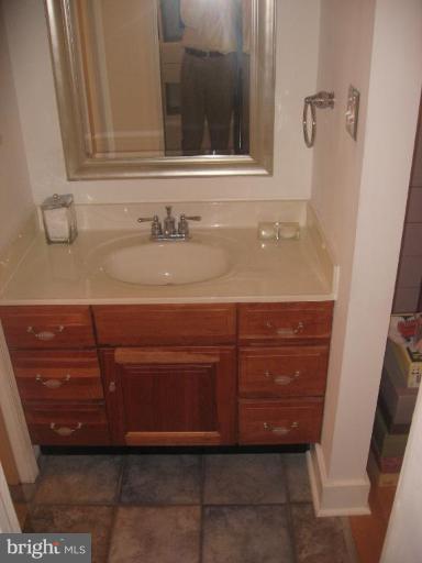 7114 Coventry Road Alexandria, VA 22306 - Photo 9 of 28 Master Bath