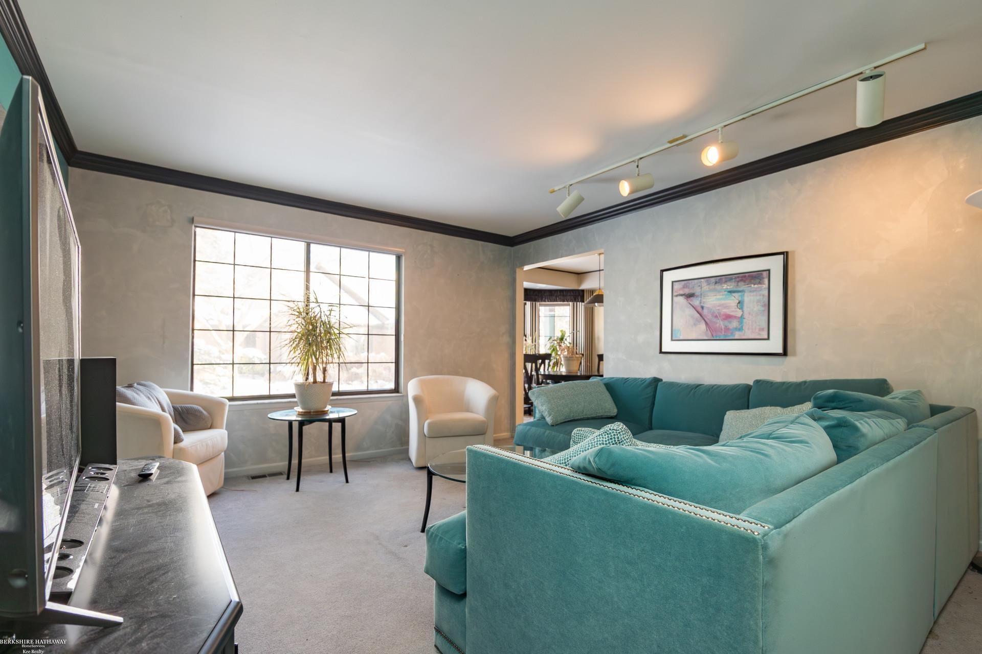 314 Meadow Bridge Drive Rochester Hills, MI 48307 - Photo 5 of 18