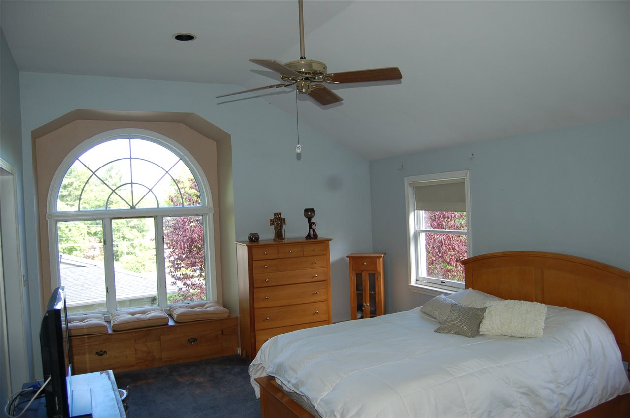 28 Nightingale Road Nashua, NH 03062 - Photo 11 of 18
