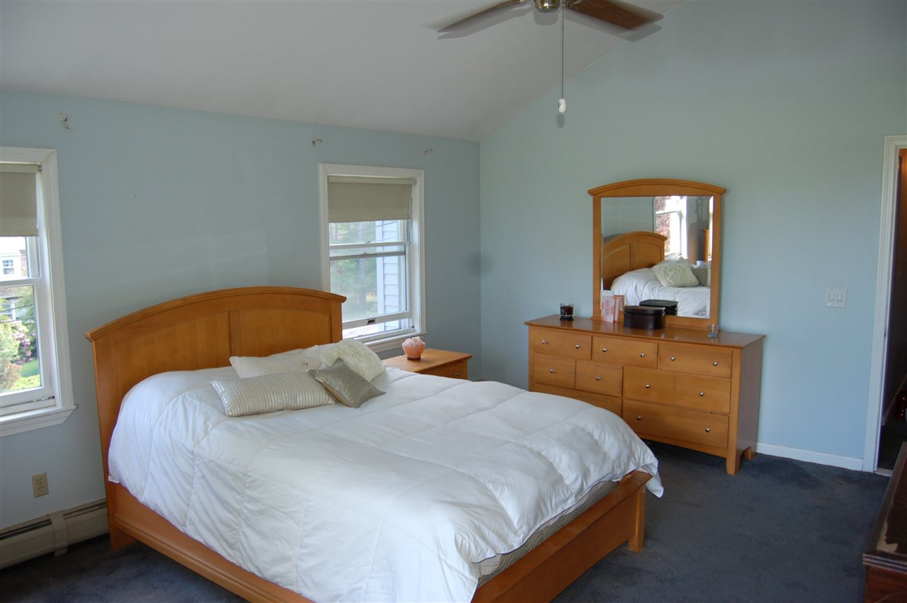 28 Nightingale Road Nashua, NH 03062 - Photo 12 of 18