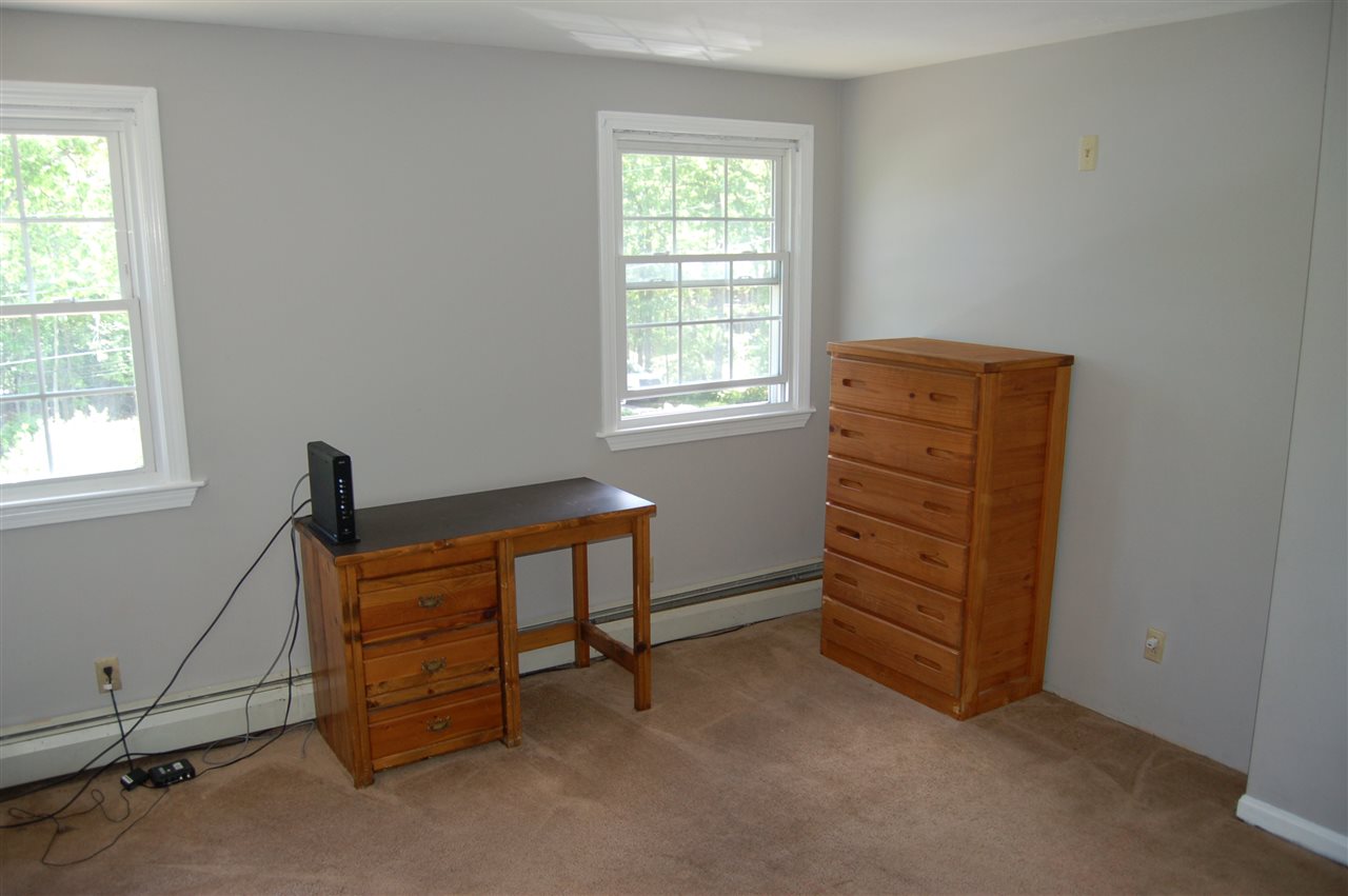 28 Nightingale Road Nashua, NH 03062 - Photo 15 of 18