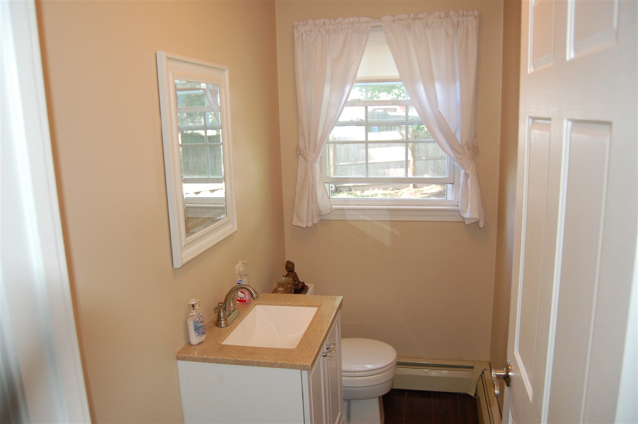 28 Nightingale Road Nashua, NH 03062 - Photo 17 of 18