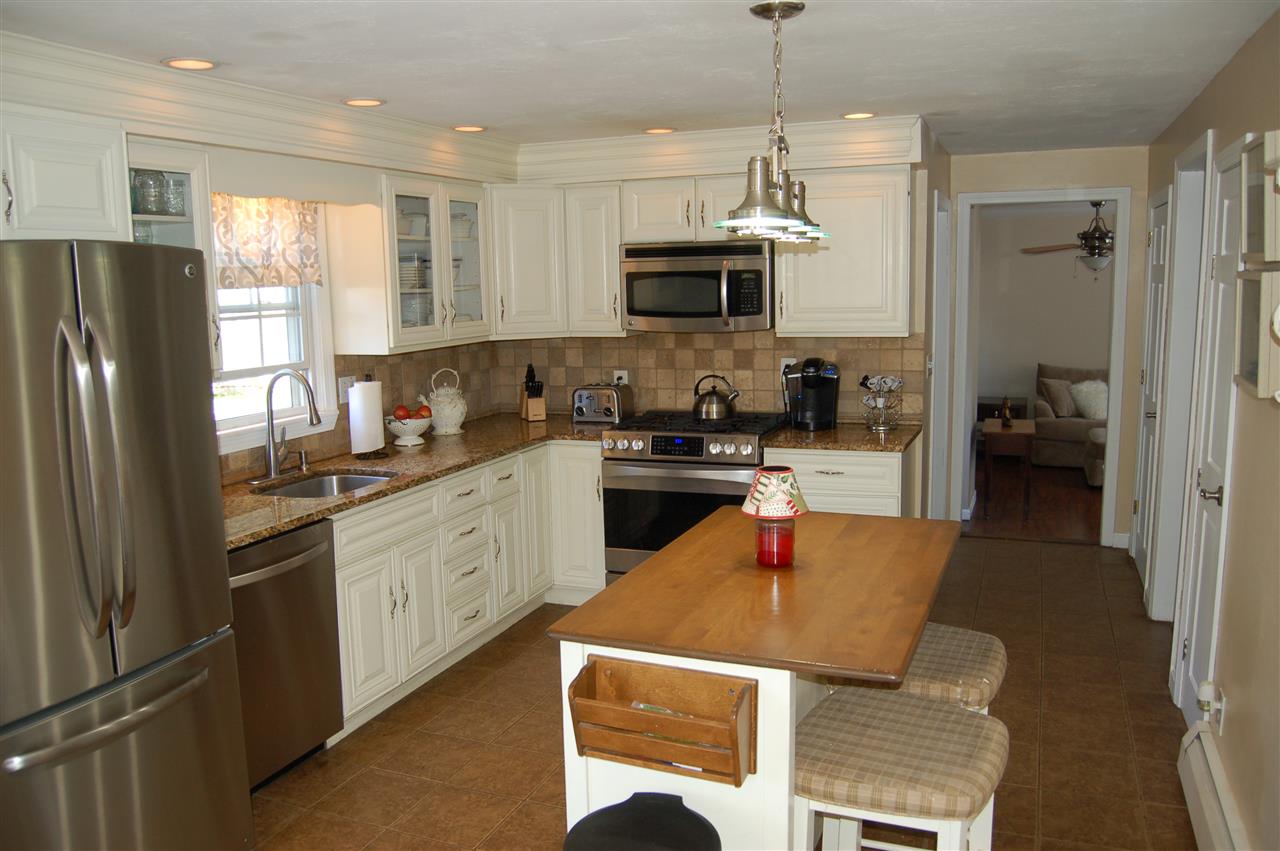 28 Nightingale Road Nashua, NH 03062 - Photo 5 of 18