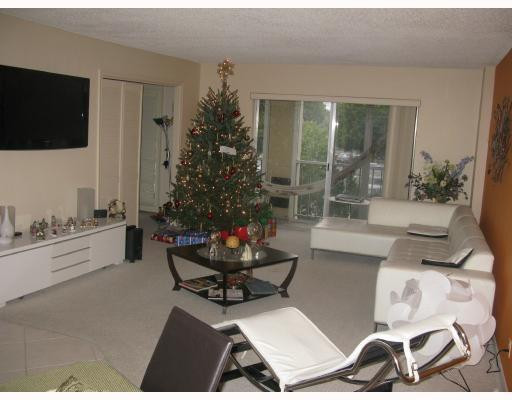 950 Ponce De Leon Road, Unit 2030 Boca Raton, FL 33432 - Photo 7 of 15 Living Room