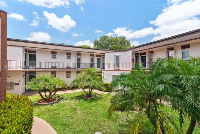 $230,000 | 7 Greenway Village North, Unit 205, Royal Palm Beach, FL 33411