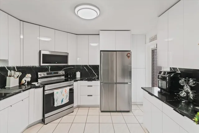 $230,000 | 7 Greenway Village North, Unit 205, Royal Palm Beach, FL 33411