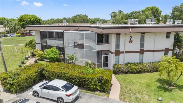 $230,000 | 7 Greenway Village North, Unit 205, Royal Palm Beach, FL 33411