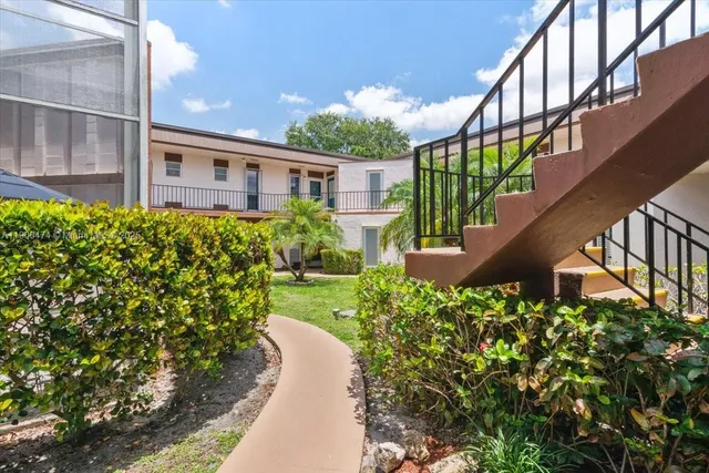 $230,000 | 7 Greenway Village North, Unit 205, Royal Palm Beach, FL 33411