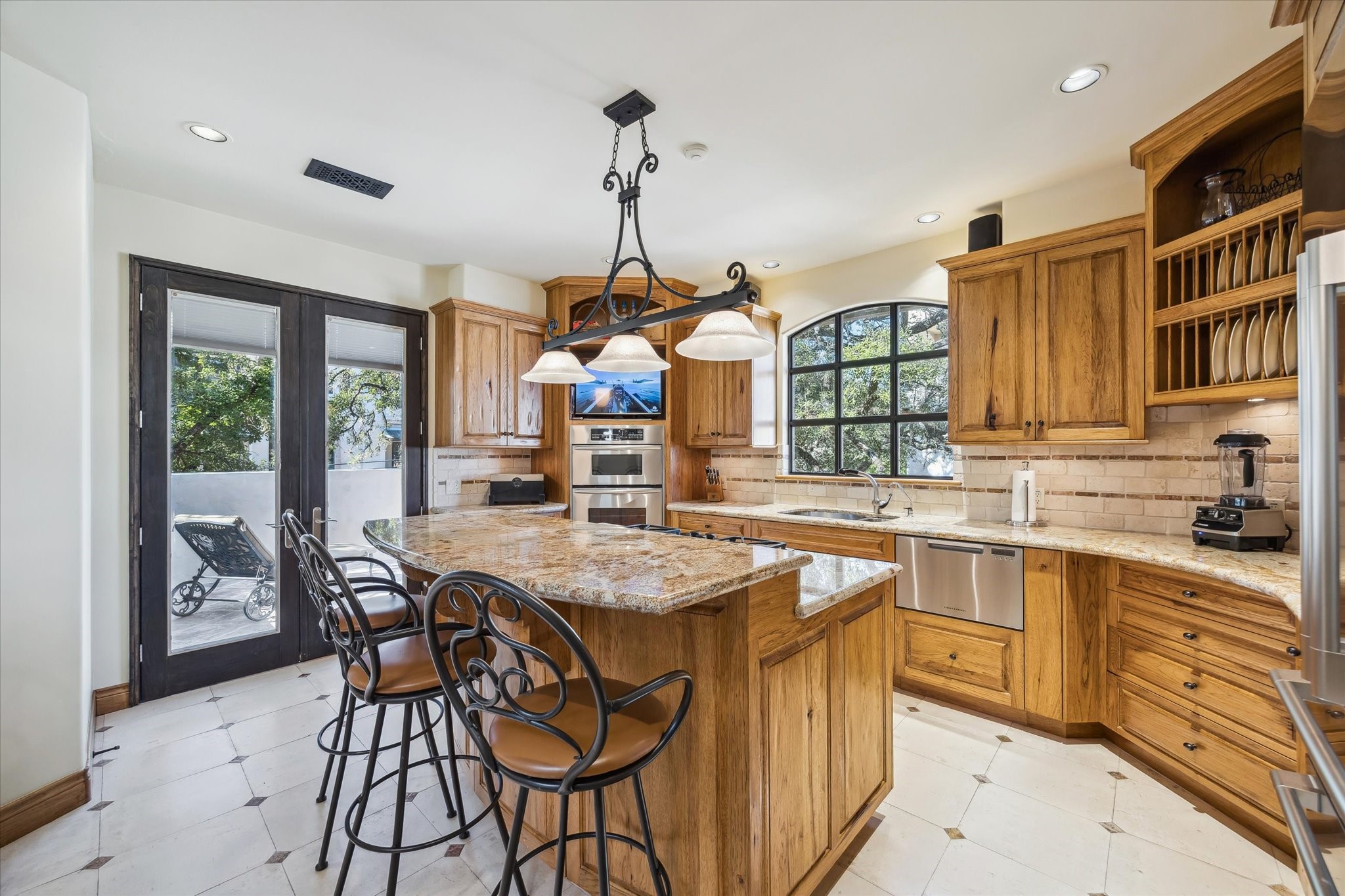 4320 Dickson Street Houston, TX 77007 - Photo 24 of 47 Functional kitchen with easy access to private patio.