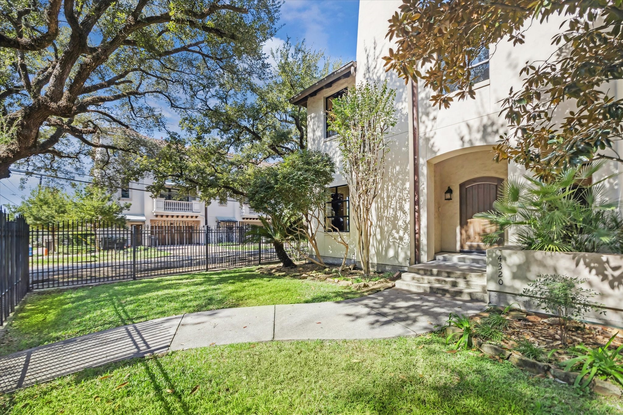 4320 Dickson Street Houston, TX 77007 - Photo 4 of 47 a view of a house with a yard