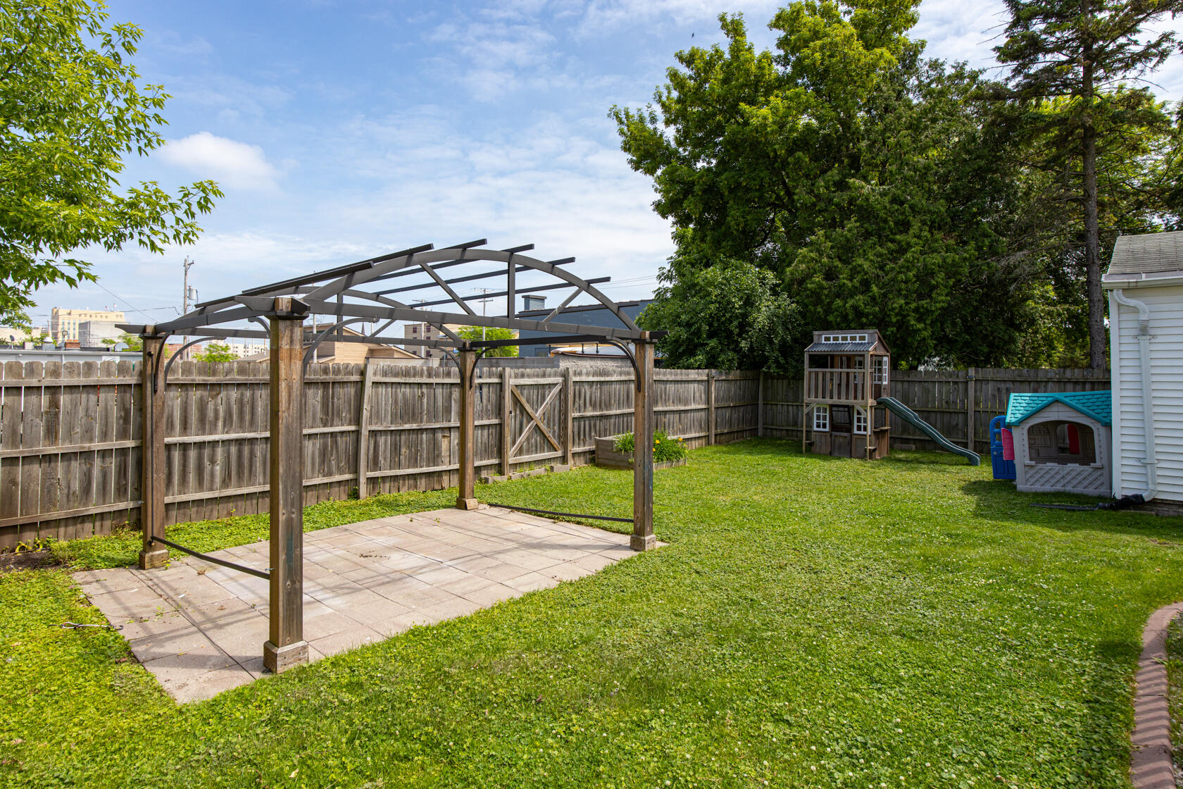 138 North Locust Street Appleton, WI 54914 - Photo 27 of 32 Great for Summer Parties!
