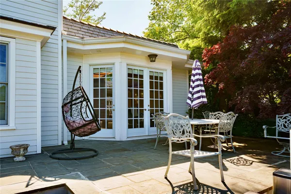 a view of a house with backyard and sitting area