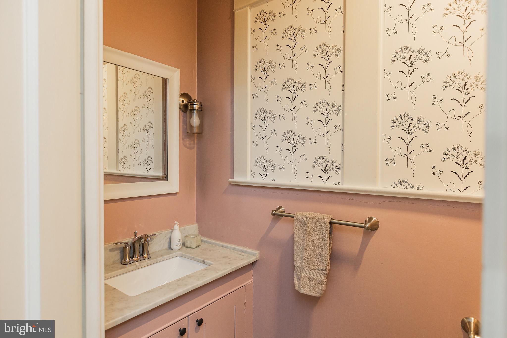 124 Lampeter Road Lancaster, PA 17602 - Photo 22 of 91 1/2 bath on first floor