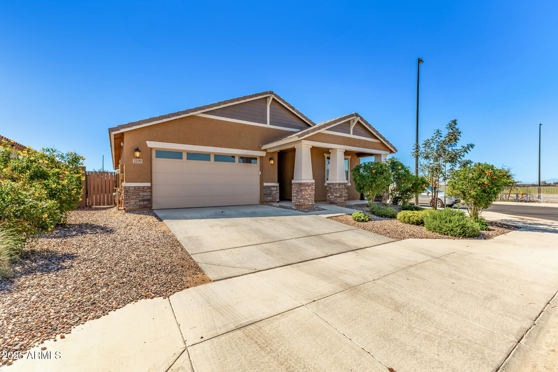 2209 East Meadowview Court Gilbert, AZ 85298 - Photo 4 of 48 04 Meadowview