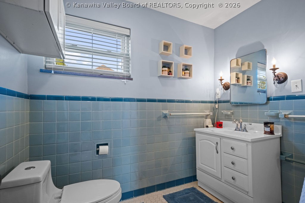 840 Lower Chester Road Charleston, WV 25302 - Photo 24 of 44 Primary Bath