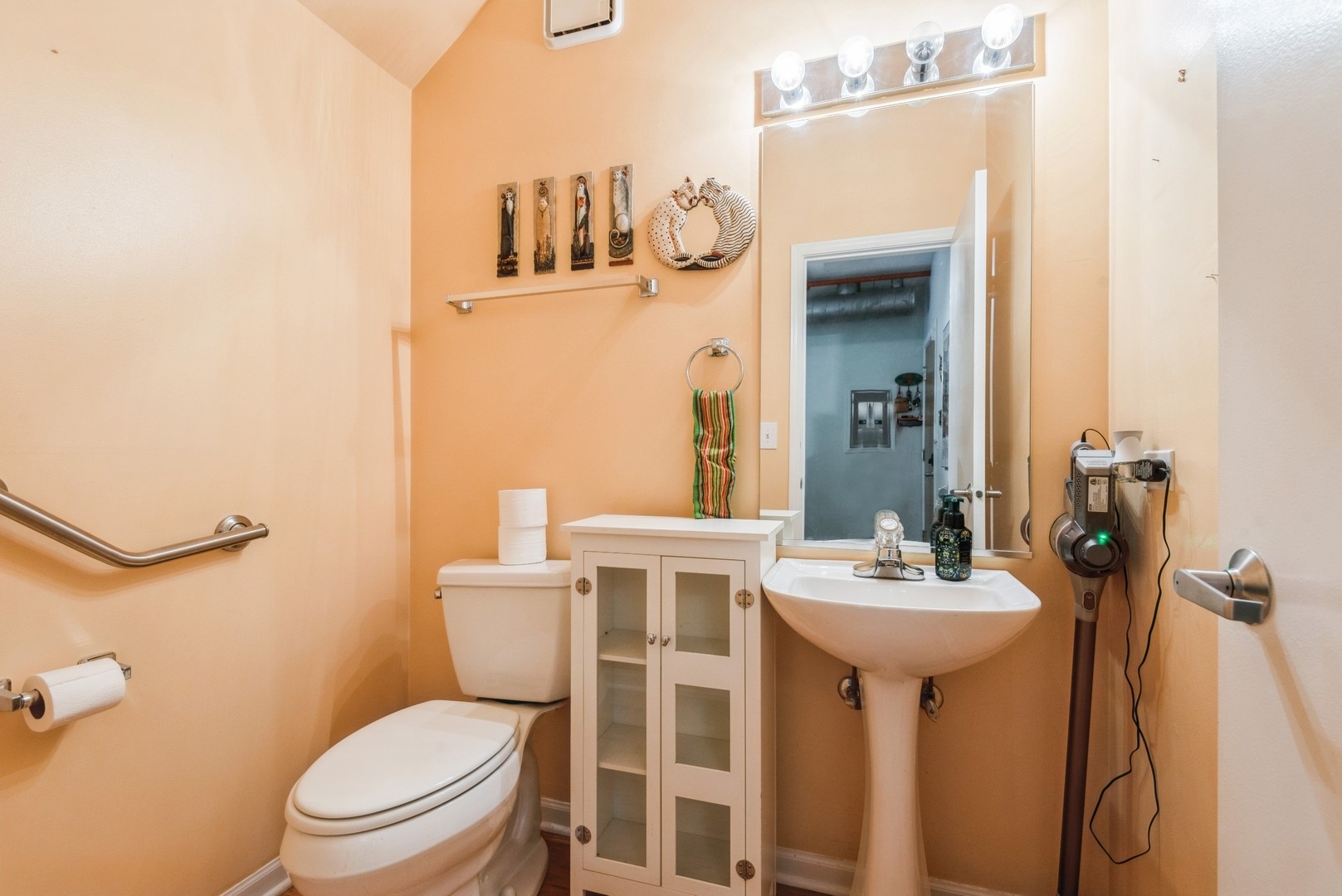 1834 Ridge Avenue, Unit 101 Evanston, IL 60201 - Photo 7 of 15