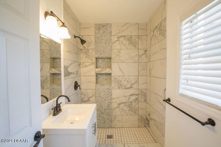 1089 Hampton Road Daytona Beach, FL 32114 - Photo 13 of 23 Beautifully Remodeled!