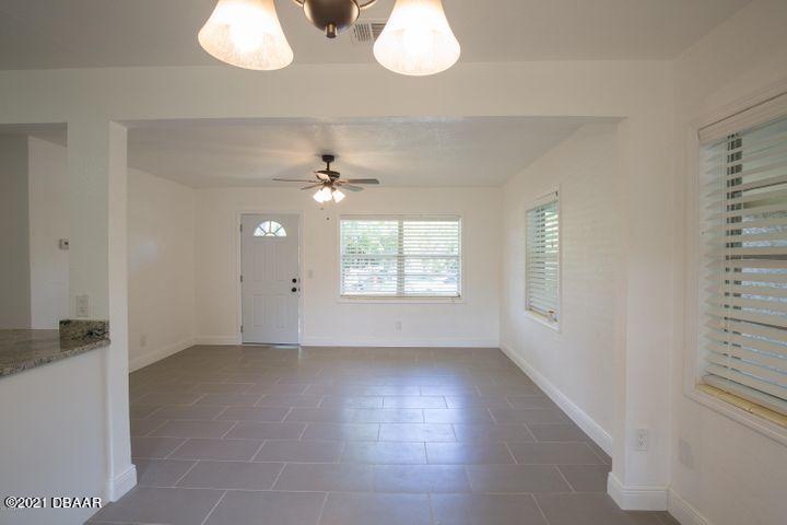 1089 Hampton Road Daytona Beach, FL 32114 - Photo 4 of 23 Open and Spacious!