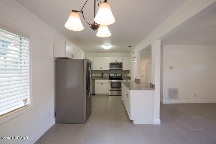 1089 Hampton Road Daytona Beach, FL 32114 - Photo 5 of 23 Remodeled Kitchen