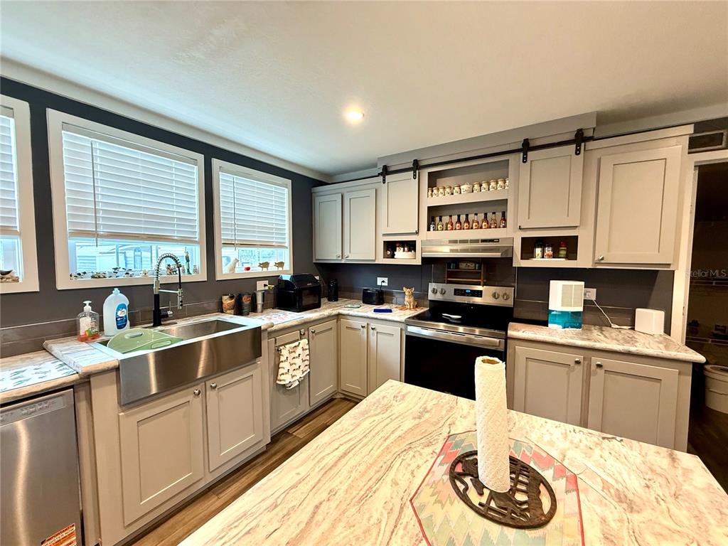 7589 C R 763 Webster, FL 33597 - Photo 7 of 62 Gallery Image 7