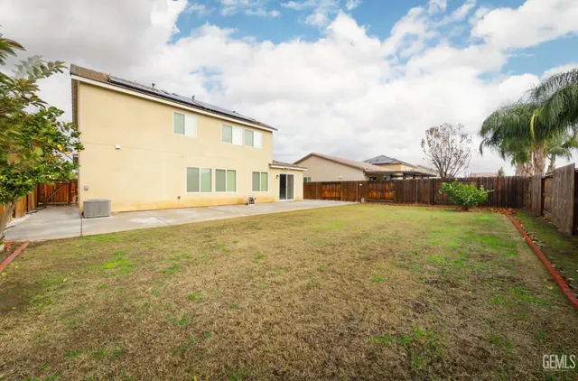 a view of an house with backyard space and balcony
