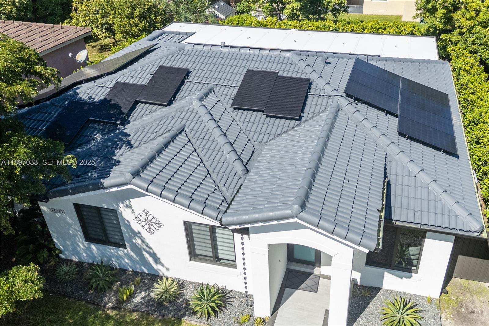 11381 Southwest 247th Terrace Homestead, FL 33032 - Photo 42 of 42 a view of a patio with table and chairs with wooden fence and plants