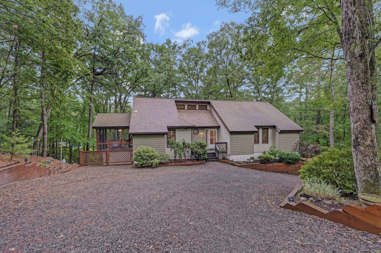 151 Manchester Drive Bushkill, PA 18324 - Photo 1 of 67 151 Manchester Dr 01 Large