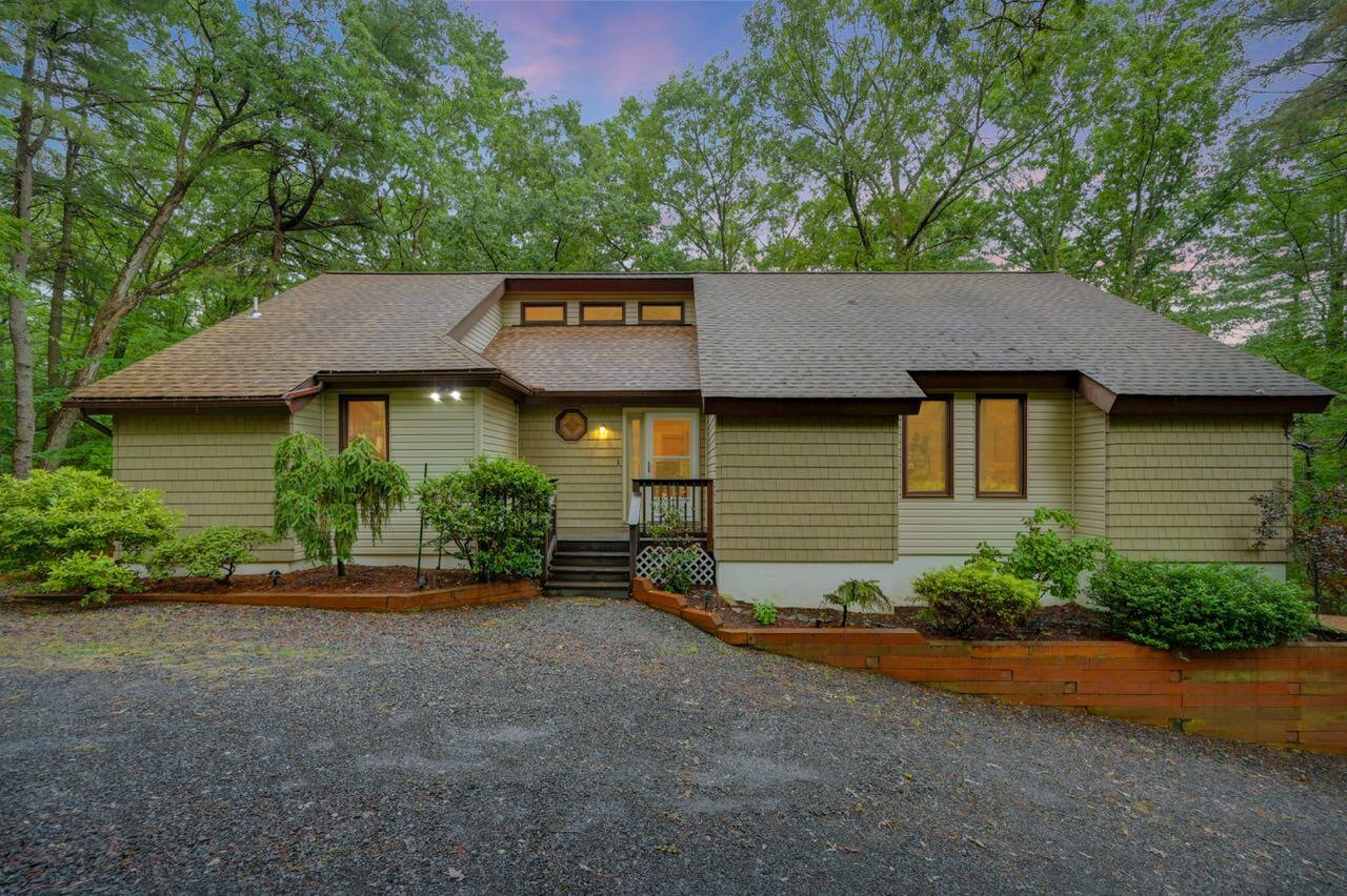 151 Manchester Drive Bushkill, PA 18324 - Photo 2 of 67 151 Manchester Dr 02 Dusk Large