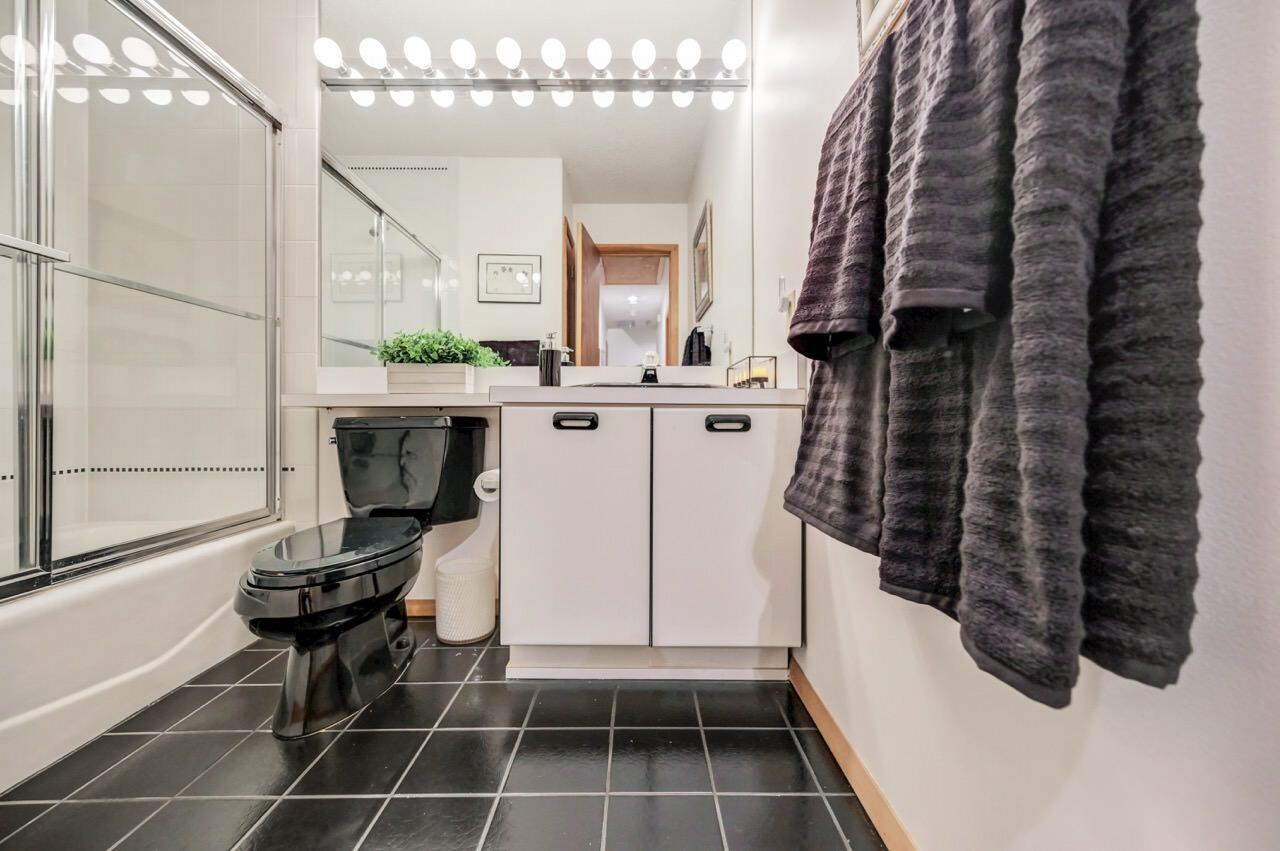 151 Manchester Drive Bushkill, PA 18324 - Photo 42 of 67 151 Manchester Dr 41 Large